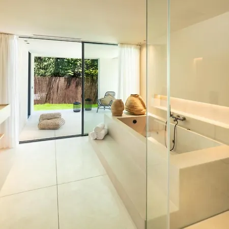In Nueva Andalucia With Private Pool
