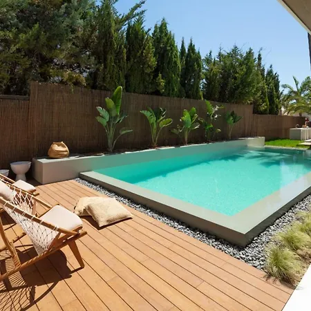 In Nueva Andalucia With Private Pool Villa