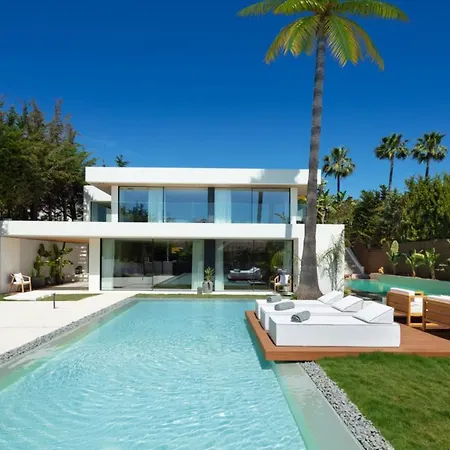 In Nueva Andalucia With Private Pool