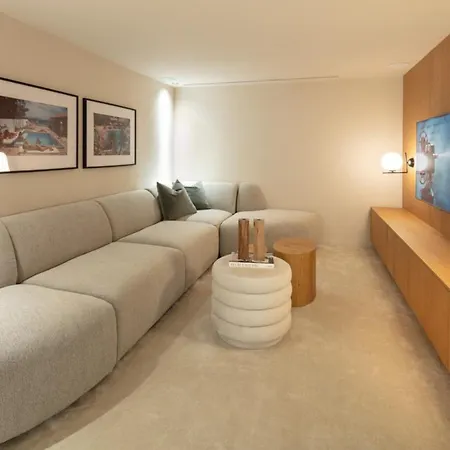 Villa In Nueva Andalucia With Private Pool