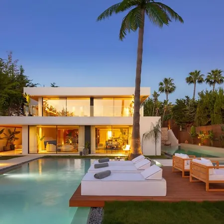 Villa In Nueva Andalucia With Private Pool *