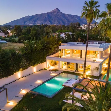 Villa In Nueva Andalucia With Private Pool Marbella