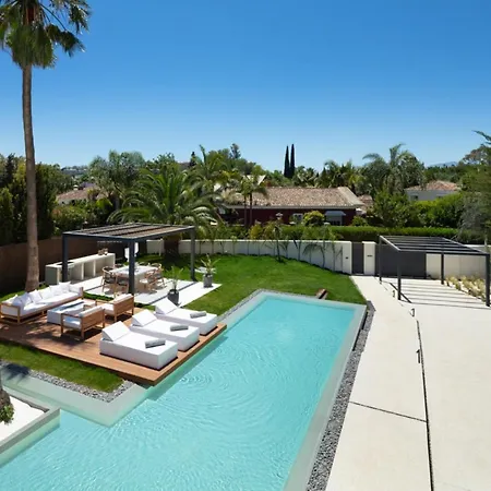 Villa In Nueva Andalucia With Private Pool Marbella